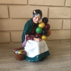 Vintage, The Old Balloon Seller, H.N. 1315, Royal Doulton Balloon Lady,1954,  glazed ceramics, excellent condition,