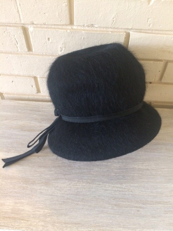 Vintage ladies fur felt hat with black ribbon, la… - image 3