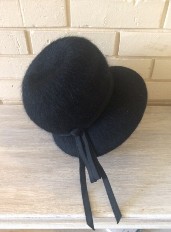 Vintage ladies fur felt hat with black ribbon, la… - image 2