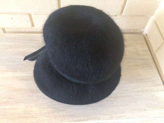 Vintage ladies fur felt hat with black ribbon, la… - image 4