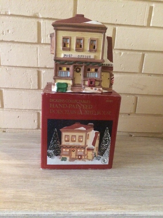 Dickens Collectibles 383-8331 porcelain lighted house in original padded box tested
