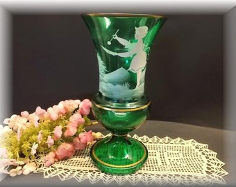 Vintage Mary Gregory Vase, Emerald Green, young Girl Painting a white Enameled Art Scene, Art and collectibles, Mary Gregory Glass Art.