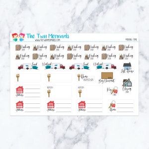Puede incluir: Una hoja de pegatinas para planificador con temática de mudanza. Las pegatinas incluyen ilustraciones de camiones de mudanza, cajas, llaves y casas. El texto incluye "Packing Day", "Load", "Unload", "Home Inspection" y "Closing Day".