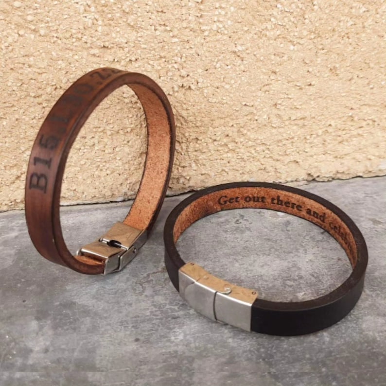 Hochwertige handgemachte Lederarmbänder Individuell geflochtene Lederarmbänder mit Gravur Personalisierte geflochtene Namensarmbänder aus Leder Bild 1