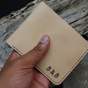 Portafoglio in vera pelle conciata al vegetale fatto a mano in italia messaggio regalo personalizzato con incisione laser