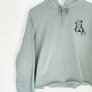 Sudadera corta con capucha de Mushroom The Opossum