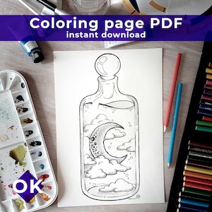 Può includere: Un disegno in bianco e nero di una bottiglia con una luna crescente e nuvole al suo interno. La bottiglia ha un tappo di sughero ed è piena di liquido. L'immagine è su uno sfondo bianco.