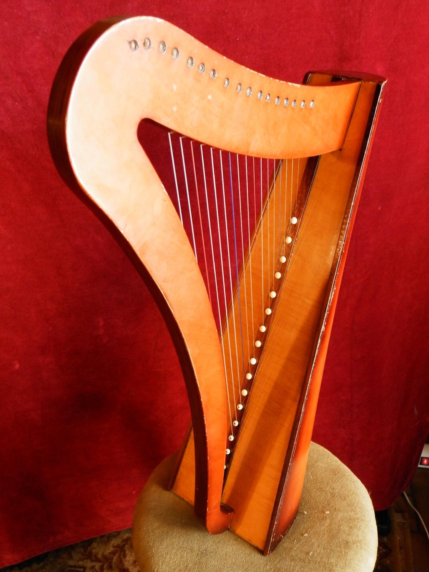 17 String Knee Folk Harp