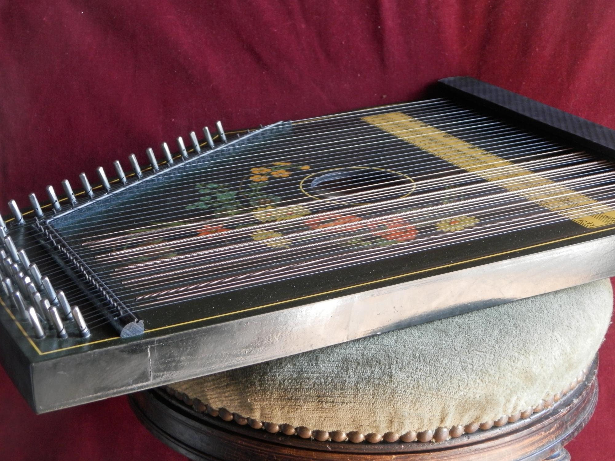 Guitar Zither by Jubeltone, 41 strings.
