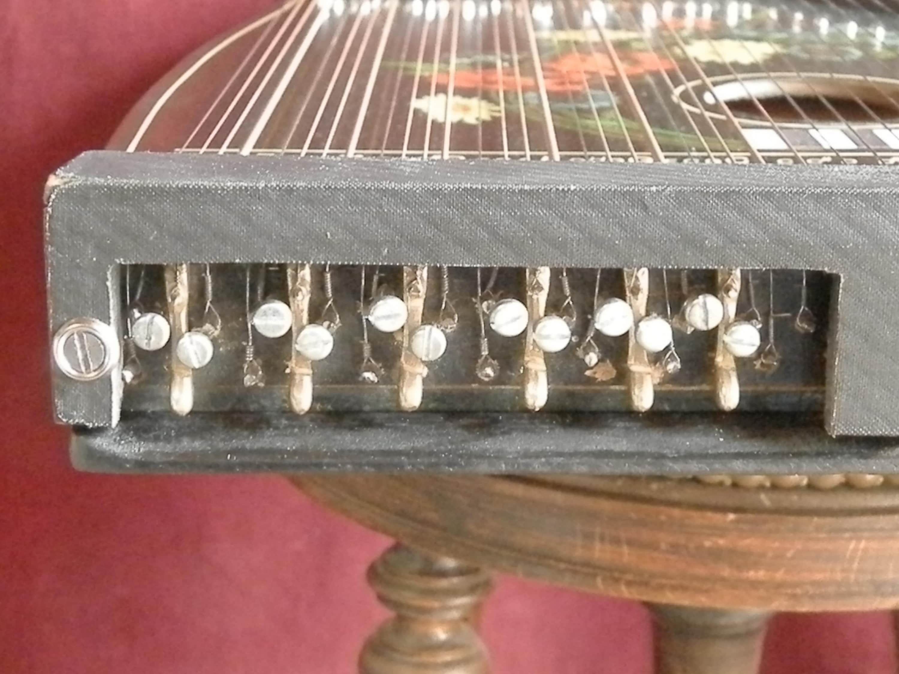 6 Chord Zither with Modulators