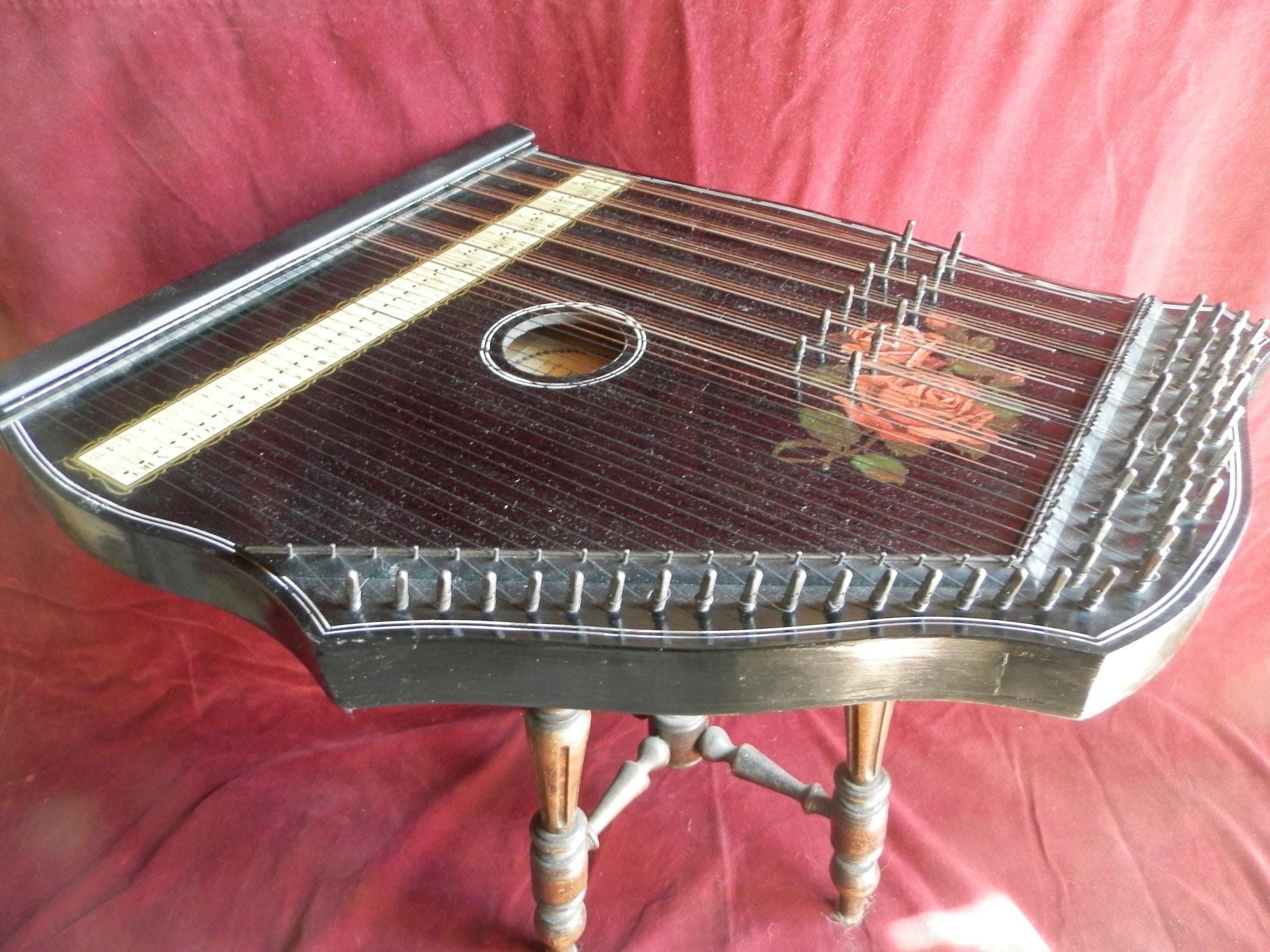 Concert Guitar Zither 67 strings.