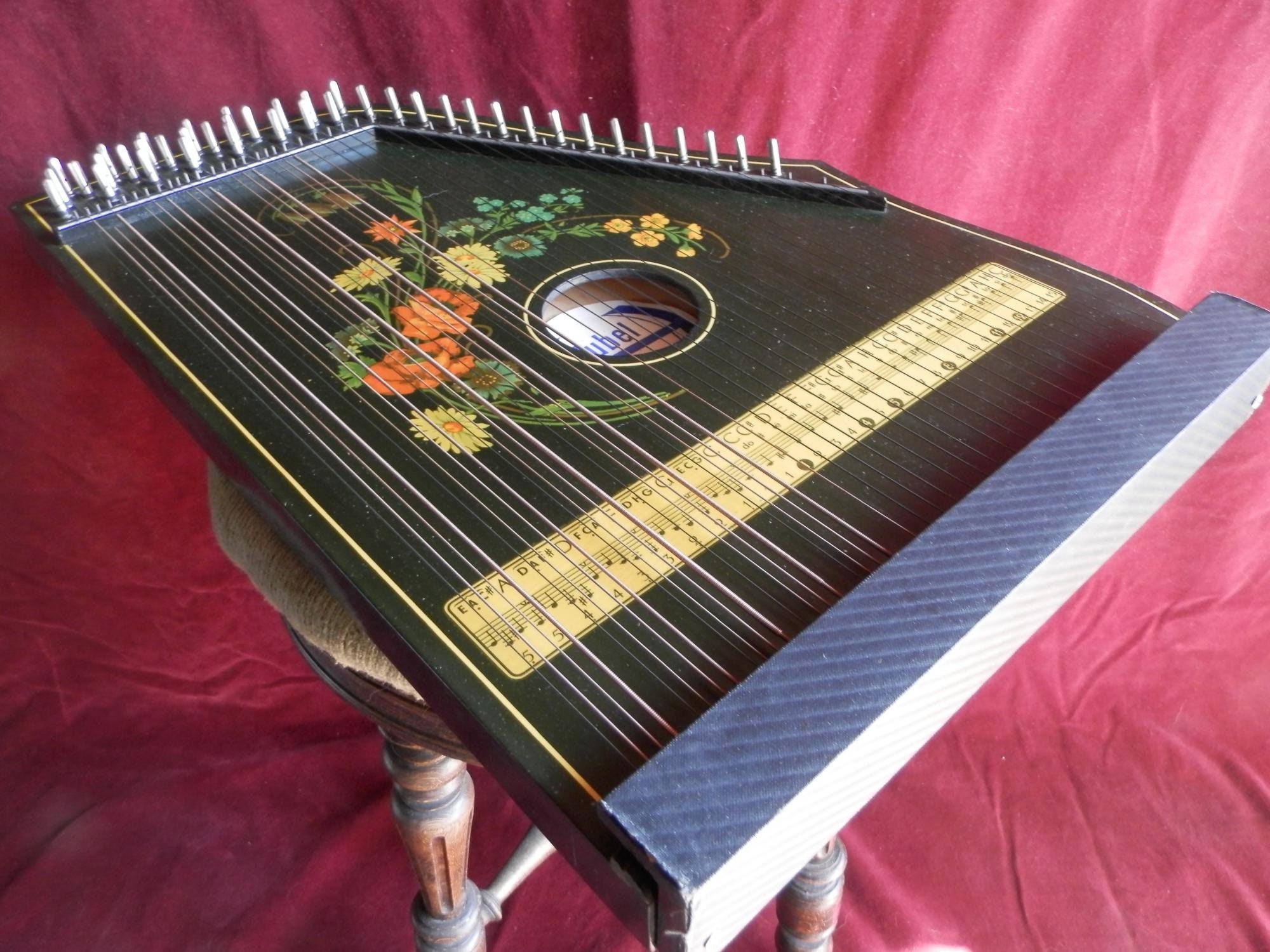 Guitar Zither by Jubeltone, 41 strings.