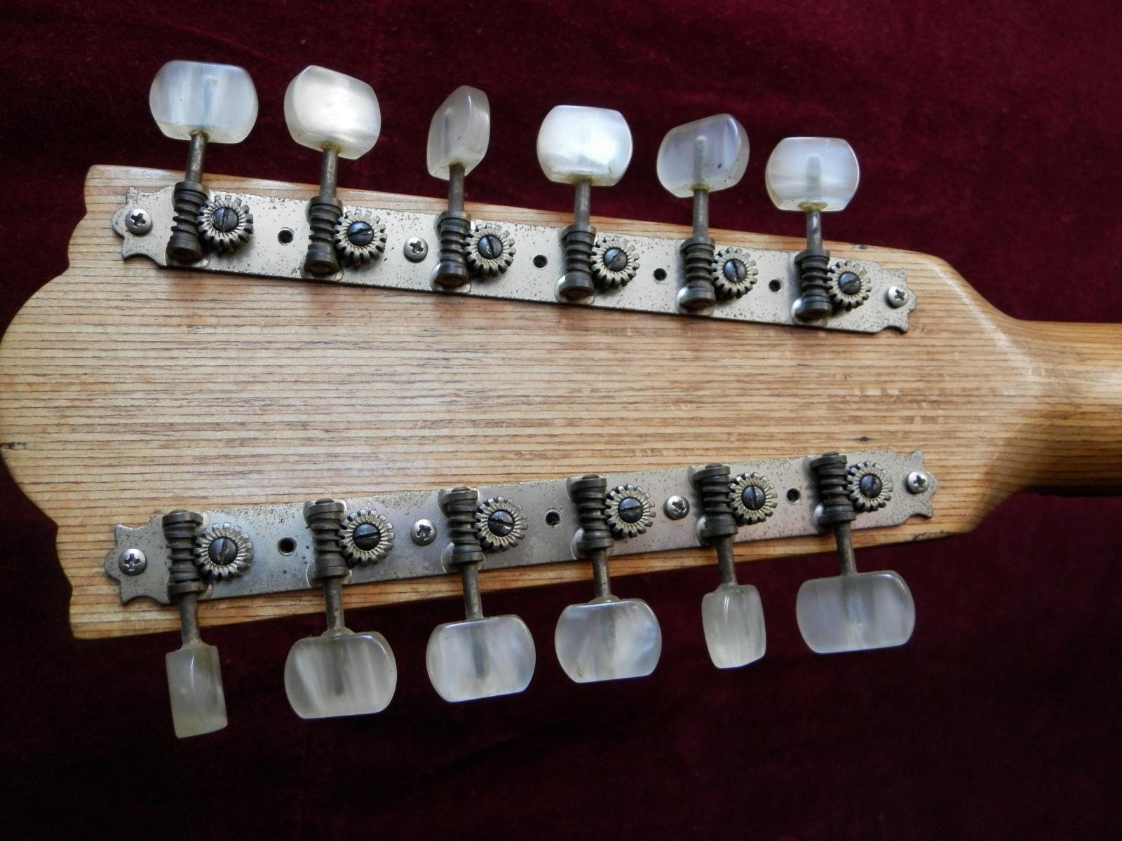 Framus Texan, 12 string semiacoustic guitar.