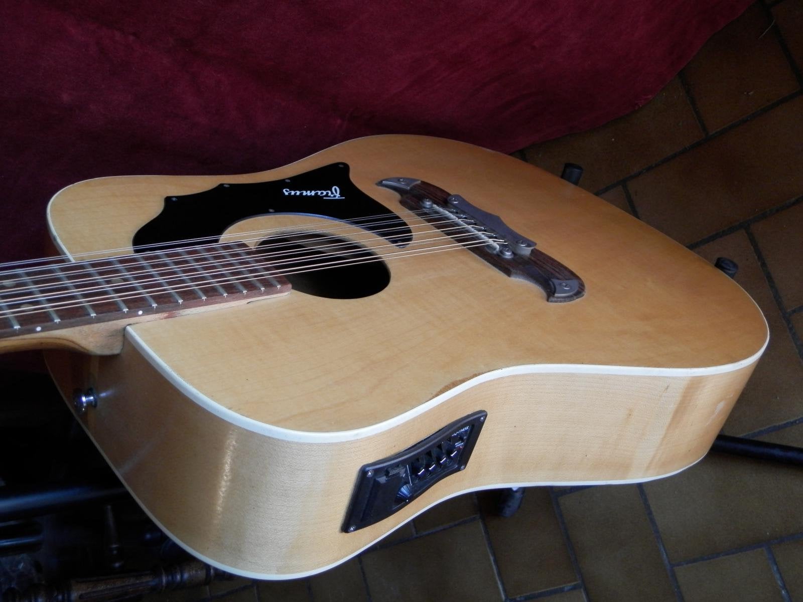 Framus Texan, 12 string semiacoustic guitar.