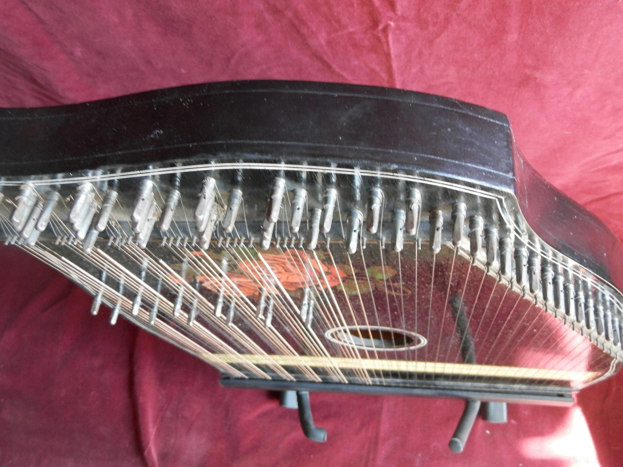 Concert Guitar Zither 67 strings.