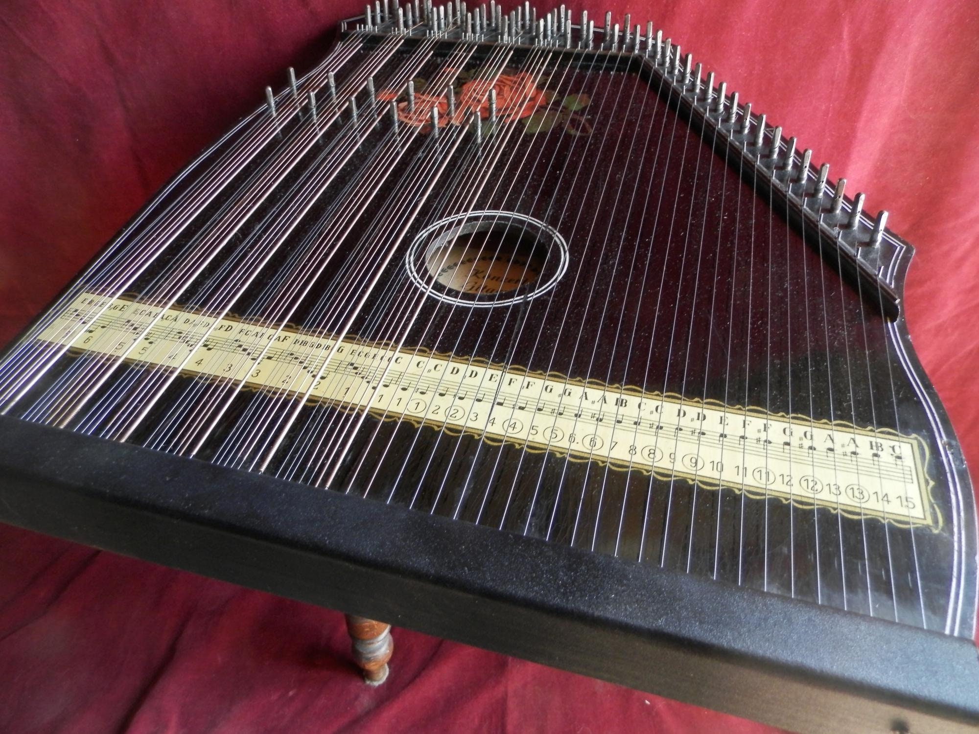 Concert Guitar Zither 67 strings.