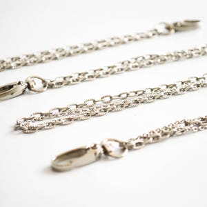 Correa de muñeca de bolsa plateada, Correa de bolso, Correa de cadena, Correa de metal de gancho de cierre, Correa de muñeca gris de mosquetón de metal, Correa de pulsera, Correa de cadena
