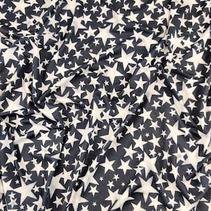 FS414_1 Weiß Große & Kleine Sterne Druck auf hochwertigem Jersey dehnbar dünn gesponnene Polyester Elastan Stoff - Meterware