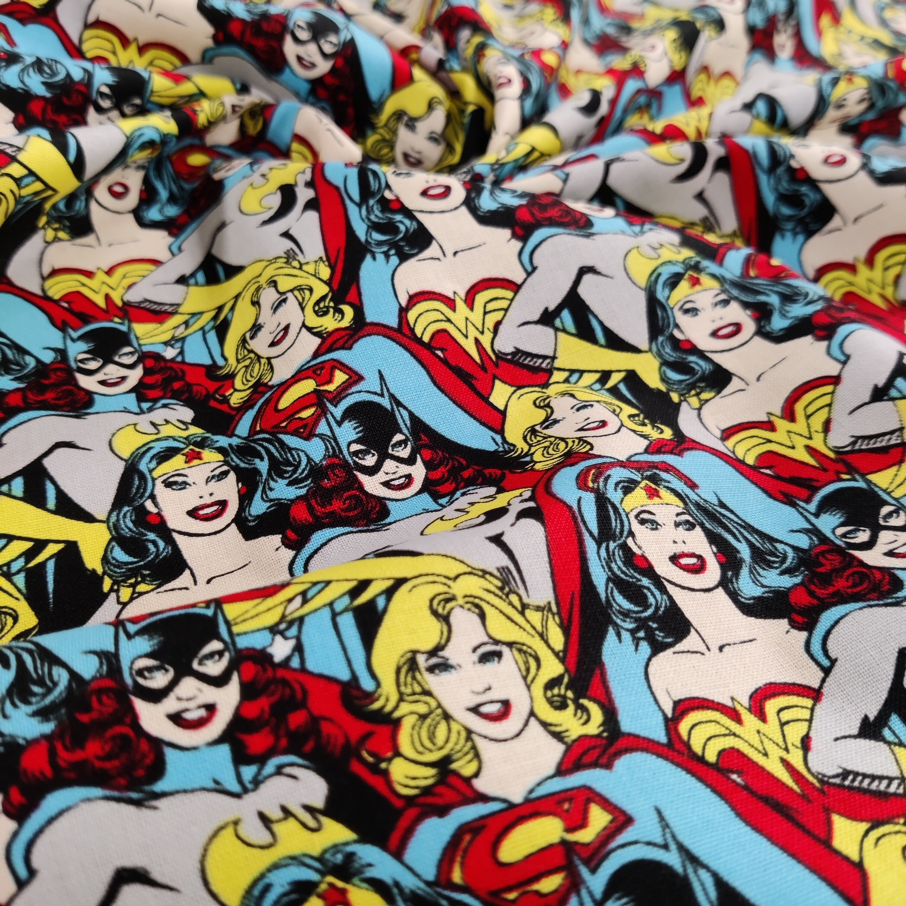 Tissu Coton Wonder Woman - 1 Yard (36x44 Pouces) - Rose - Super-héros - Pour Couture DIY