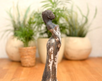 Sculpture Raku, Femme, Céramique faite à la main, Sculpture en céramique