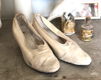 Anciennes Chaussures De Mariée Soie Crème 38 Antique 1900 Bridal Silk Shoes Costume ancien