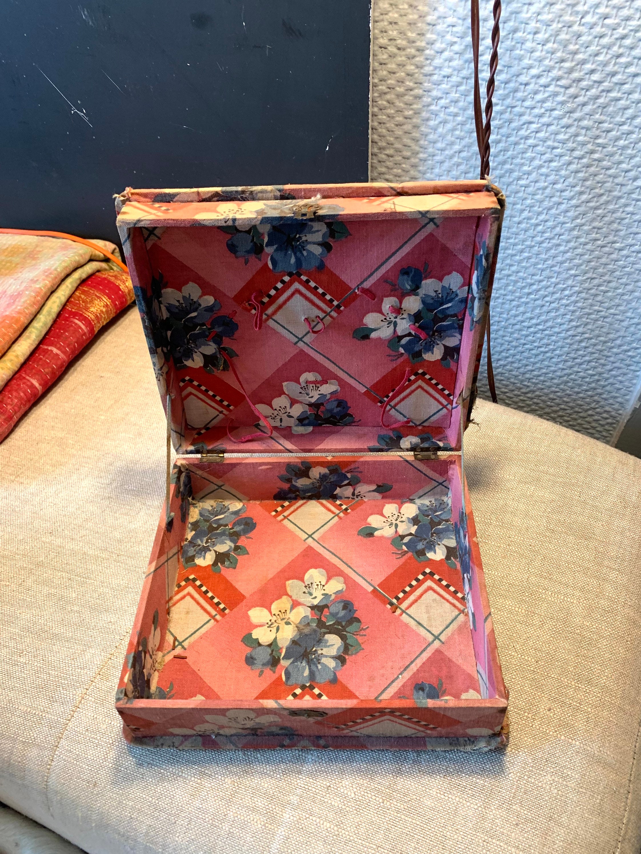 Jolie Boîte à Couture en Tissu Ancienne 1900 Antique Fabric Sewing Box
