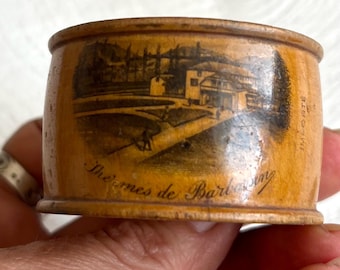 Servilletero antiguo, recuerdo de los Baños Termales de Barbazan, siglo 31, Carlos X.