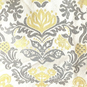 Popeline de coton blanche peigné motif cachemire flower gold