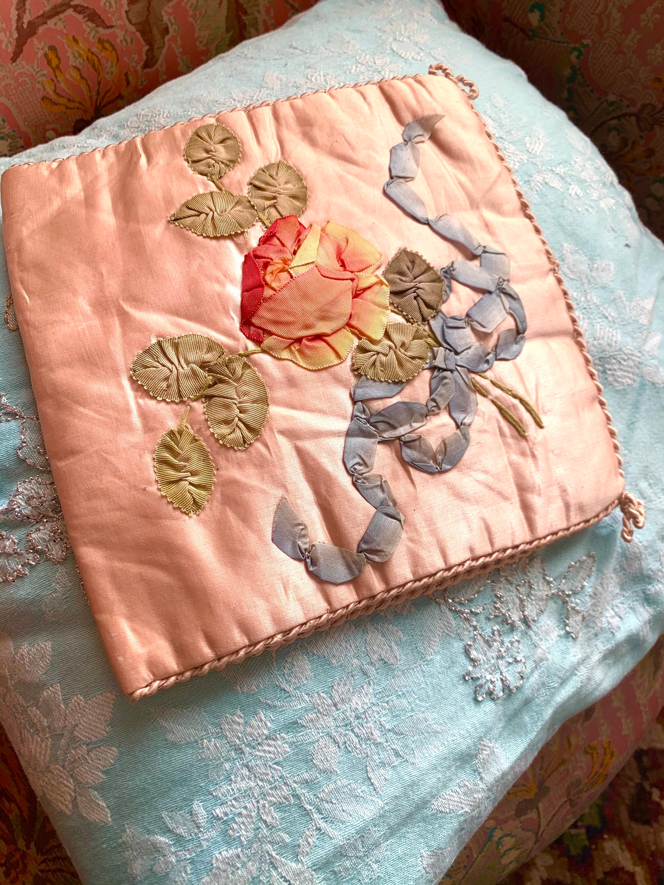 Belle Pochette Ancienne Soie Rose Broderie Fleurs Ruban Antique Victorian Silk