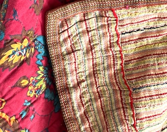 Manta acolchada floral antigua, colcha de tela hecha a mano.