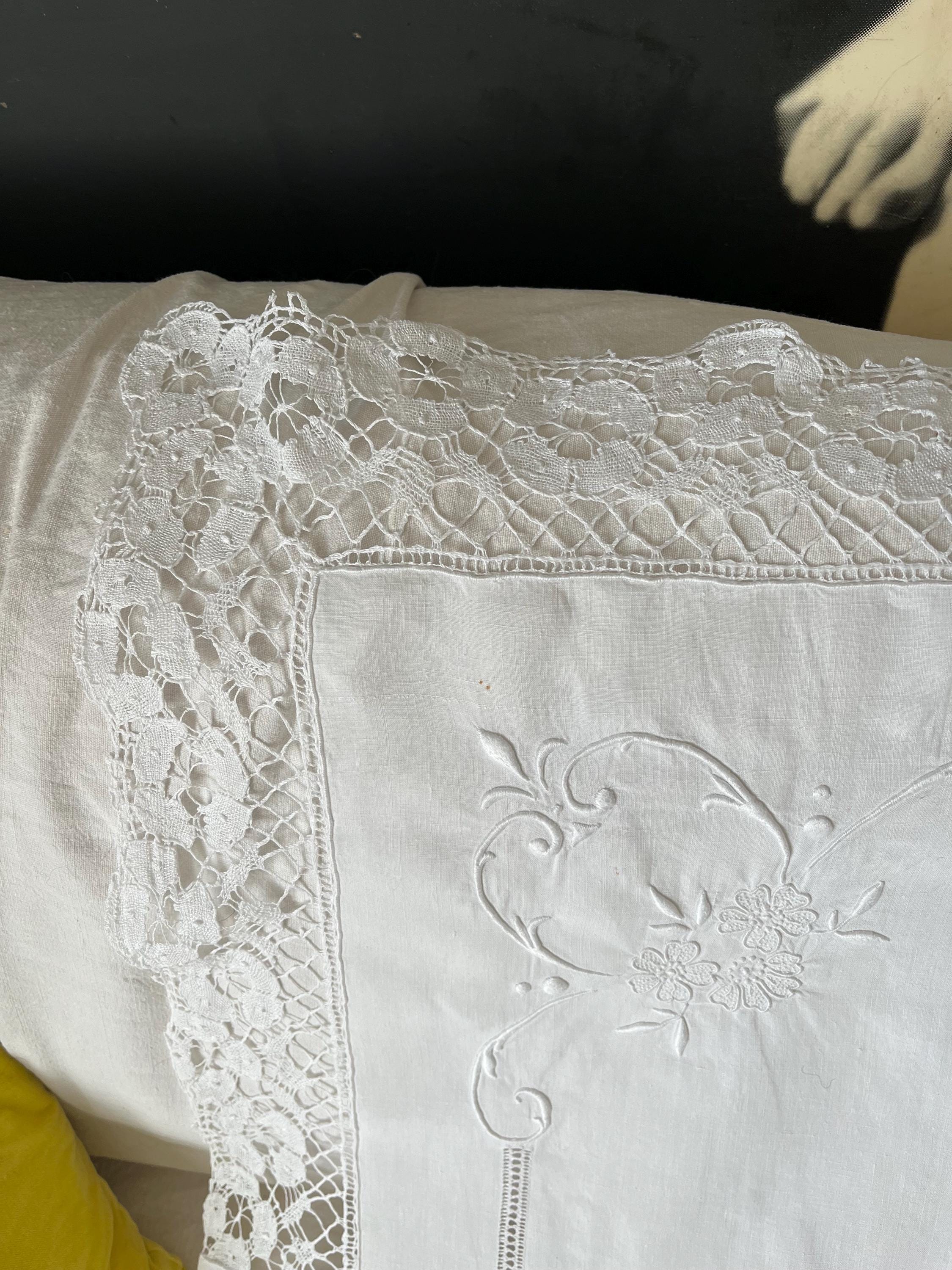 Rideau Ancien En Satin à Motifs Fleuris Avec Fourrure Froncée - Style Vintage - Occasion