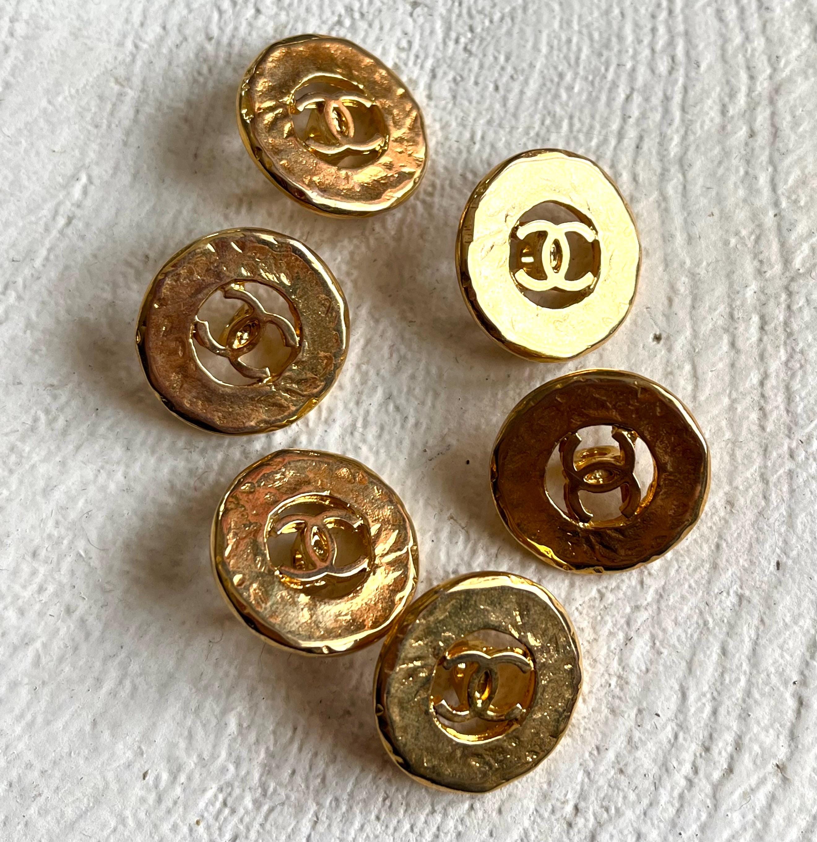 Lot De 9 Boutons Vintage En Métal émaillé Crème Et Doré - Diamètres 20 Et 22 Mm - Origine France