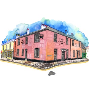 Puede incluir: Una pintura de acuarela de un edificio rosa con el letrero "The Bull Inn" sobre la entrada. El edificio está en una esquina y tiene una acera amarilla en frente. Hay otros edificios en el fondo.