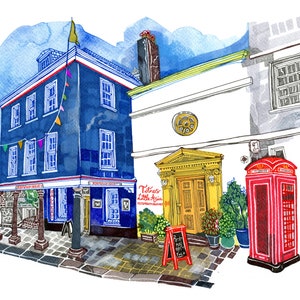 Puede incluir: Una ilustración de acuarela de una escena de calle con un edificio azul, un edificio blanco con una puerta dorada y una cabina telefónica roja. El edificio azul tiene un letrero que dice "The Wentworth Arms". El edificio blanco tiene un letrero que dice "Tomas Little Asia Restaurant".