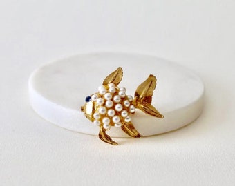 Broche Vintage En Forme De Poisson - Couleur Or Avec Perles Et Strass - Très Bon état Occasion