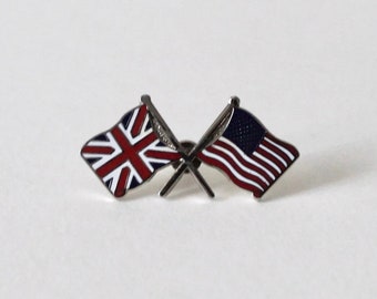 Vintage UK USA vlag zilvertint emaille reversspeld. Union Jack Verenigd Koninkrijk, Stars and Stripes Verenigde Staten van Amerika dasspeld, revers tack.