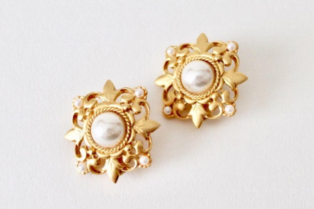 ◆VINTAGE HOLLYWOOD◆ Texture Pearl Flower Earrings VH249OEA Amazon.com: Denifery Vintage Pearl Flower Dangle Earrings