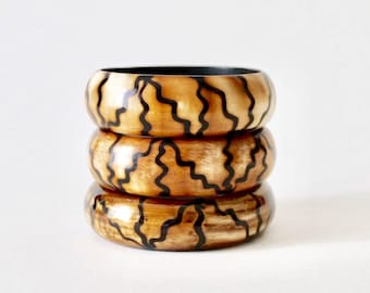 Vintage set of three wooden squiggle bangles. Squiggle effect faux wood bangles. Boho 1980's wood bangle. Three stacking chunky bangles.
