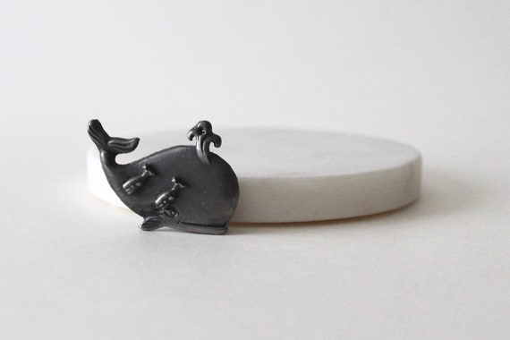 Vintage Sperm Whale demi parure pewter brooch mat… - image 3
