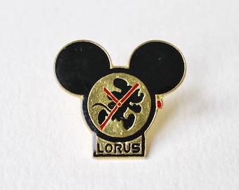 Vintage Disney Mickey Mouse Lorus Pine. Lorus horloge tijd goud zwart Mickey Mouse pin. Arthus Bertrand Mickey Mouse klok pin. Lorus horloge Pine