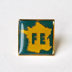 vintage France FE carré émail or ton 1990's pin. Forme de la goupille de revers de France, goupille de cravate. F E France carrée broche d’émail dur.