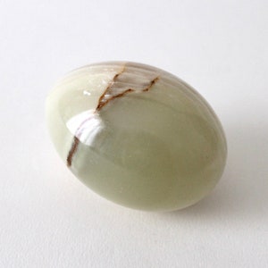 Vintage onyx alabaster carved marble green striped egg decor. 1970's carved decorative green brown egg. Large onyx carved egg paperweight.
