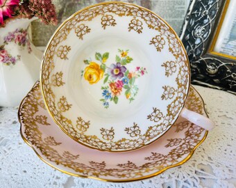 Filiżanka do herbaty i spodek Foley Pink Floral ze złotymi zdobieniami w stylu chintz
