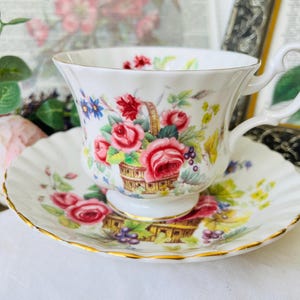 Tazza da tè e piattino con rose rosa Royal Albert, cesto di fiori, regalo vintage per lei, grazioso regalo di compleanno per lei