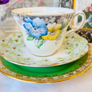 Vintage Mismatchad Teservis, Paragon, Royal Albert, Grosvenor, Blommig Tekopp