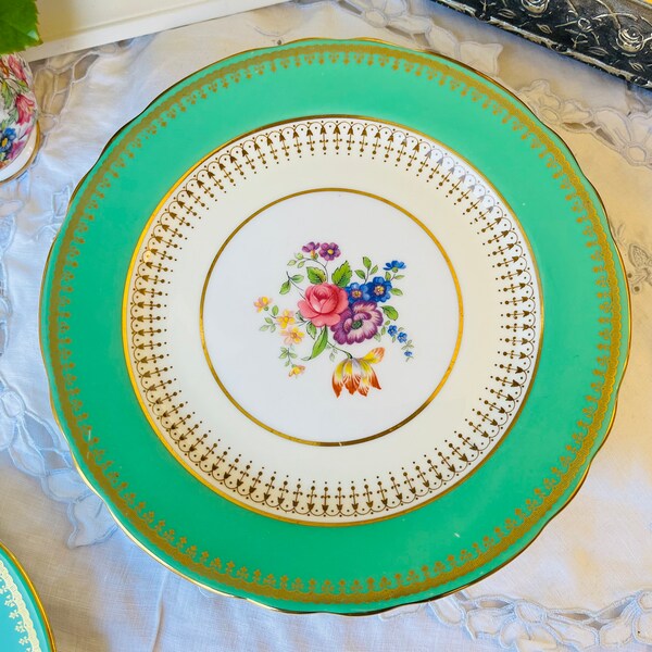 Aynsley Hatfield Kelly Green and Gold Lunch Plate with Floral Centrepiece, Single Plate Housewarming Gift Idea or Wall Decor