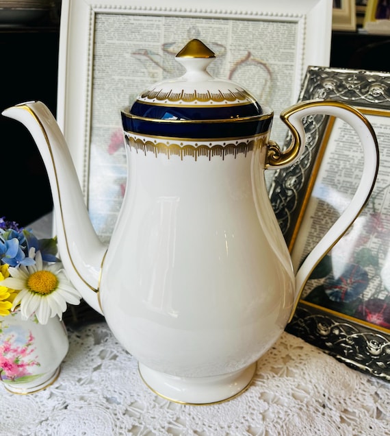 Aynsley Teapot or Coffee Pot in Cobalt Blue and Gold, Embassy