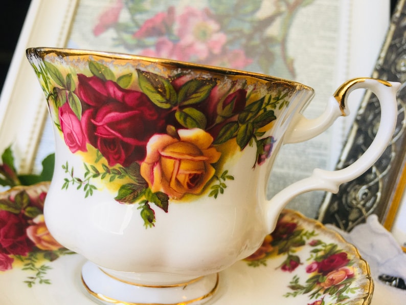 Old Country Roses Teacup and Saucer - Thumbnail 2