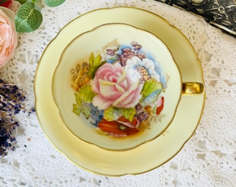 Tasse à expresso et soucoupe dorées avec roses de chou fabriquées au Japon occupé