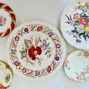 Antikes Wandteller-Set mit 5 Untertassen aus Wedgewood von Etruria Cornflower, Copeland Gainsborbor, Bone China, rotes Blumenmuster